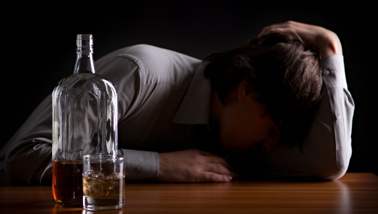 أعراض التوقف عن شرب الكحول