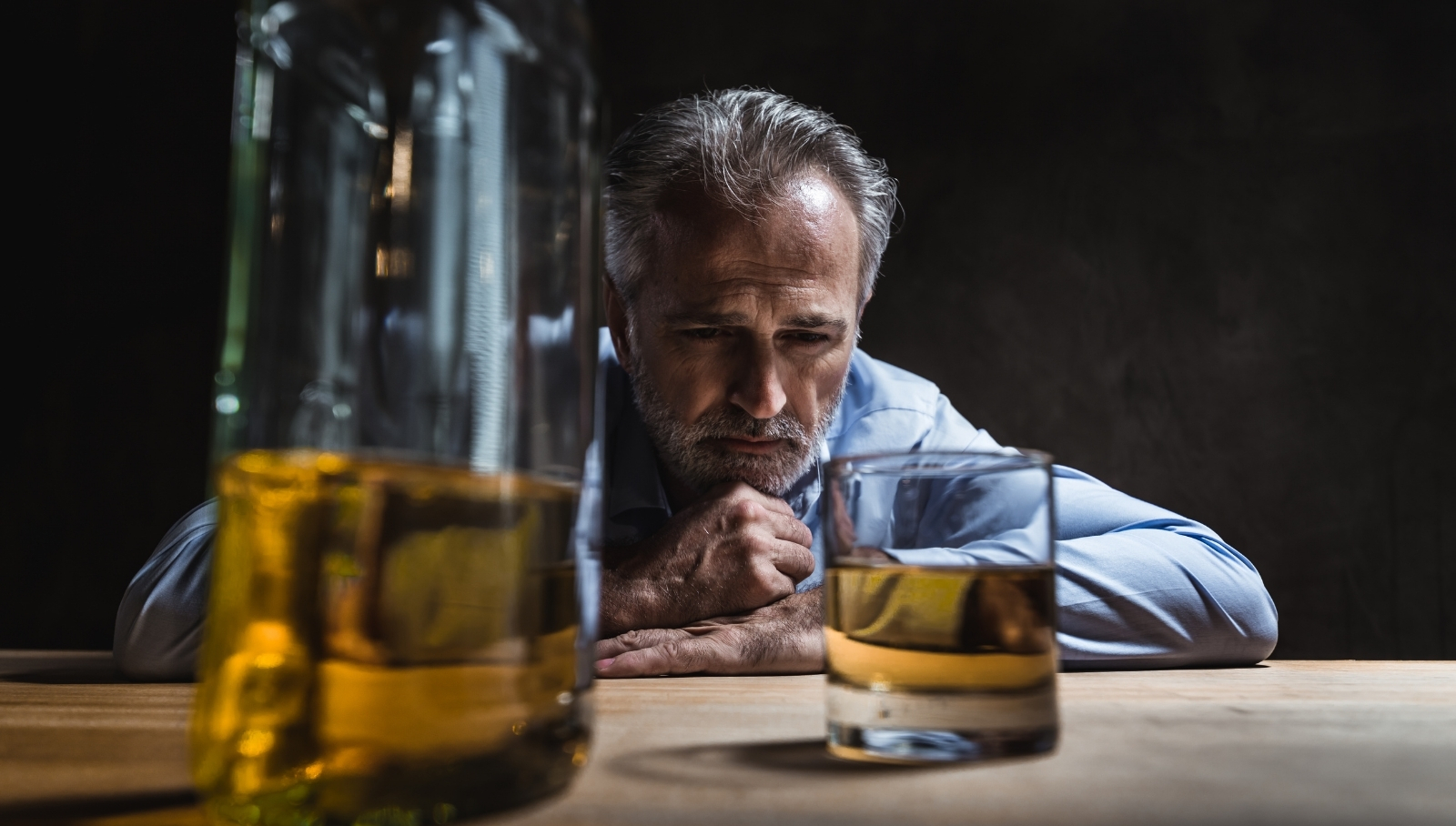 كيفية التعامل مع مدمن الكحول 